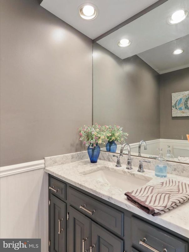 Bathroom, Interior, Recessed Lighting