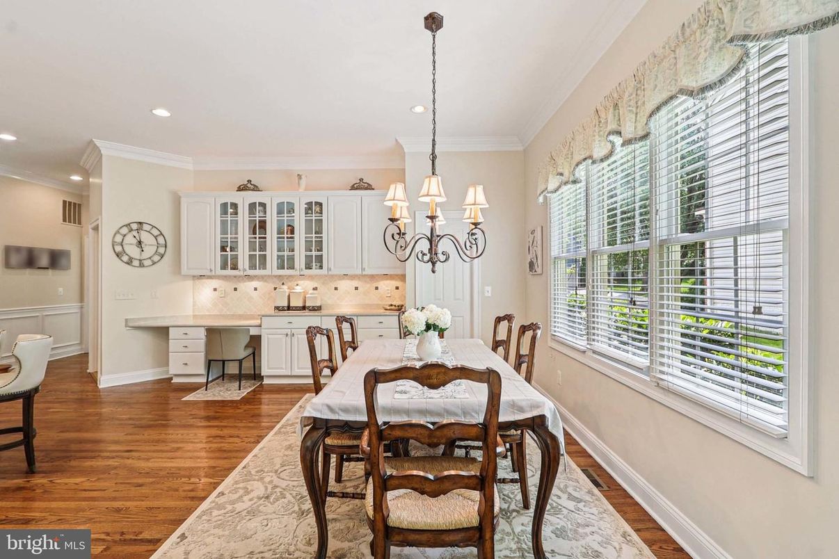 Chandelier, Dining room, Interior, Recessed Lighting, Wood Texture Flooring