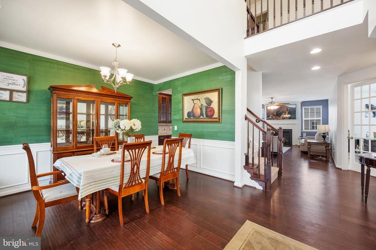 Chandelier, Dining room, Interior, Recessed Lighting, Wood Texture Flooring
