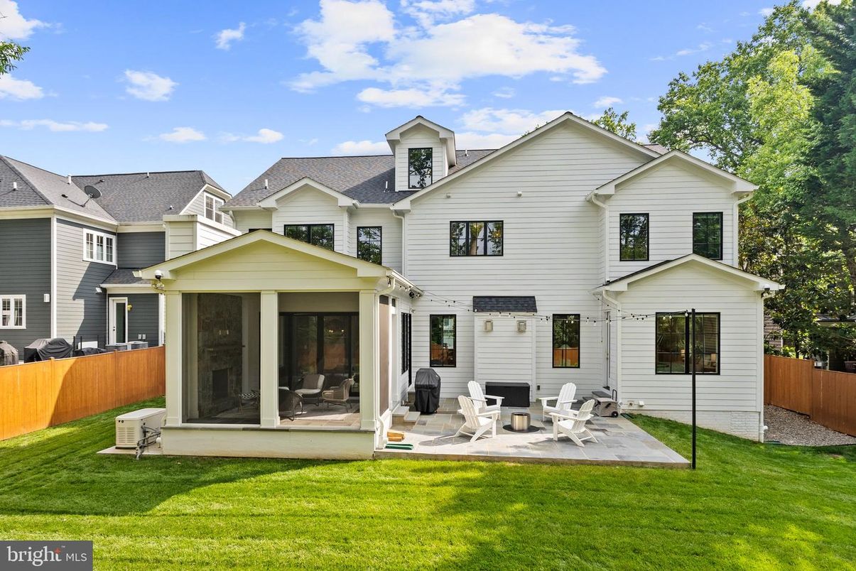 Exterior, Facade, Farmhouse