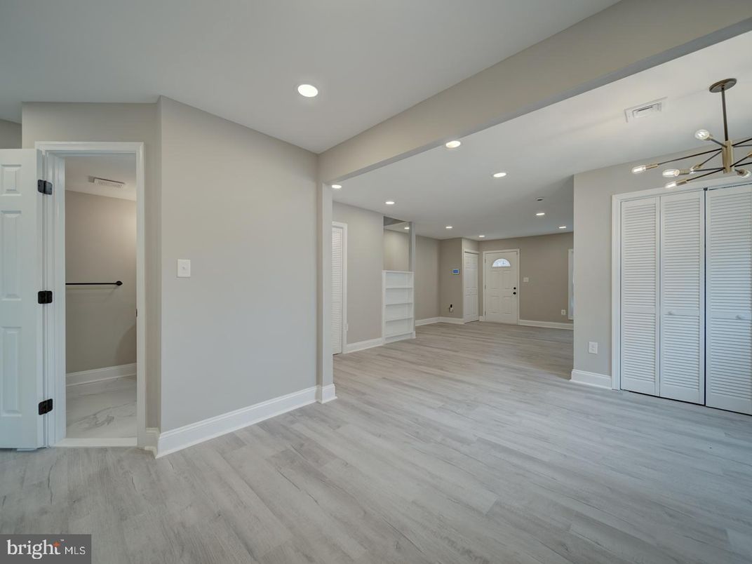 Empty room, Interior, Pendant Lights, Recessed Lighting, Wood Texture Flooring