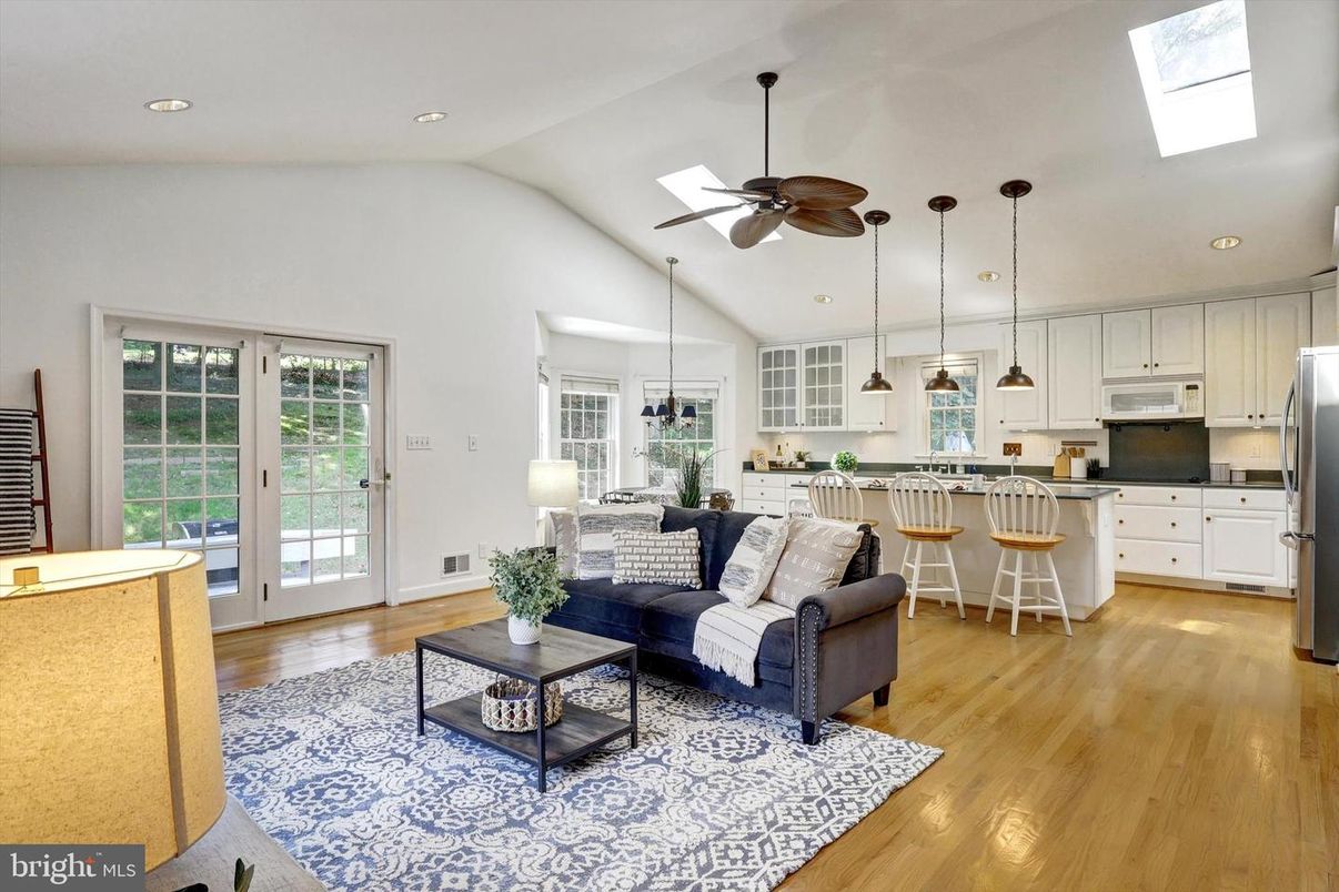 Interior, Kitchen, Living room, Pendant Lights, Recessed Lighting, Wood Texture Flooring