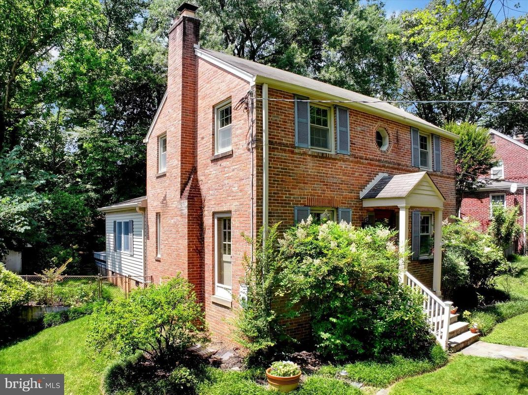 Exterior, Facade, Brick Facade, Georgian