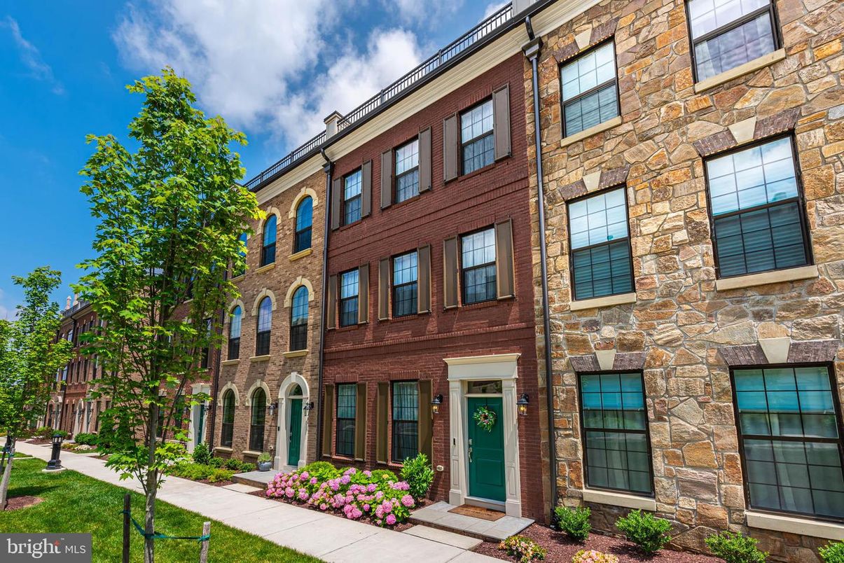 Exterior, Facade, Brick Facade, Rowhouse