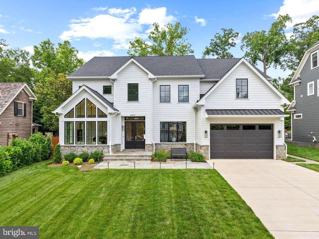 Attached, Exterior, Facade, Farmhouse