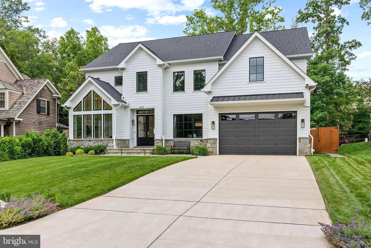 Attached, Exterior, Facade, Farmhouse