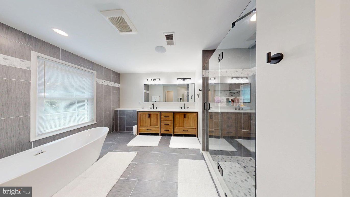 Bathroom, Dual Sink Vanities, Free Standing Baths, Glass Shower, Interior, Recessed Lighting
