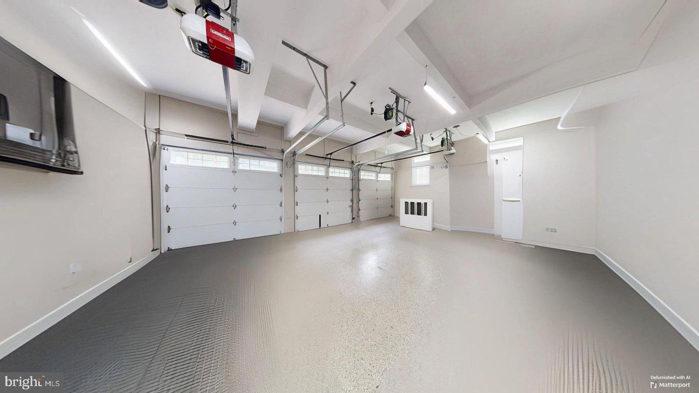 Garage, Interior