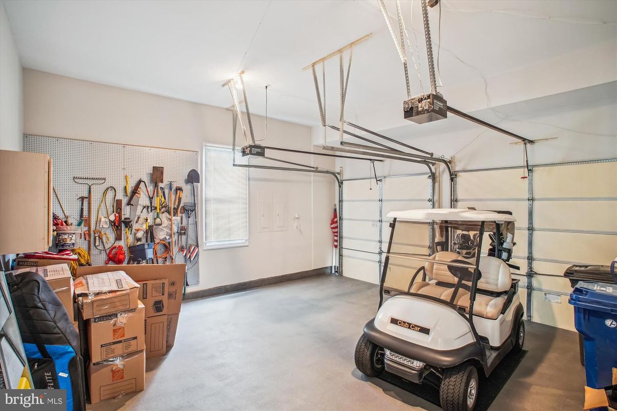 Garage, Interior