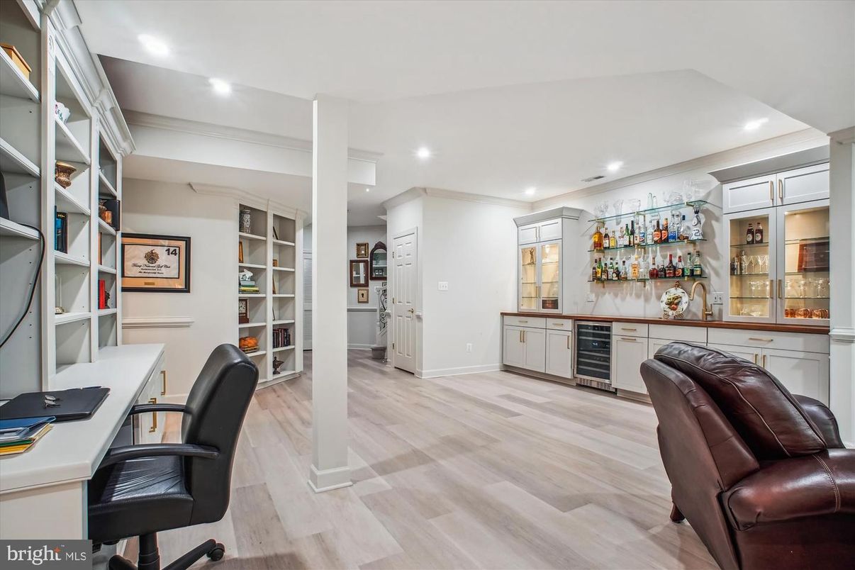Home Office, Interior, Recessed Lighting, Wood Texture Flooring