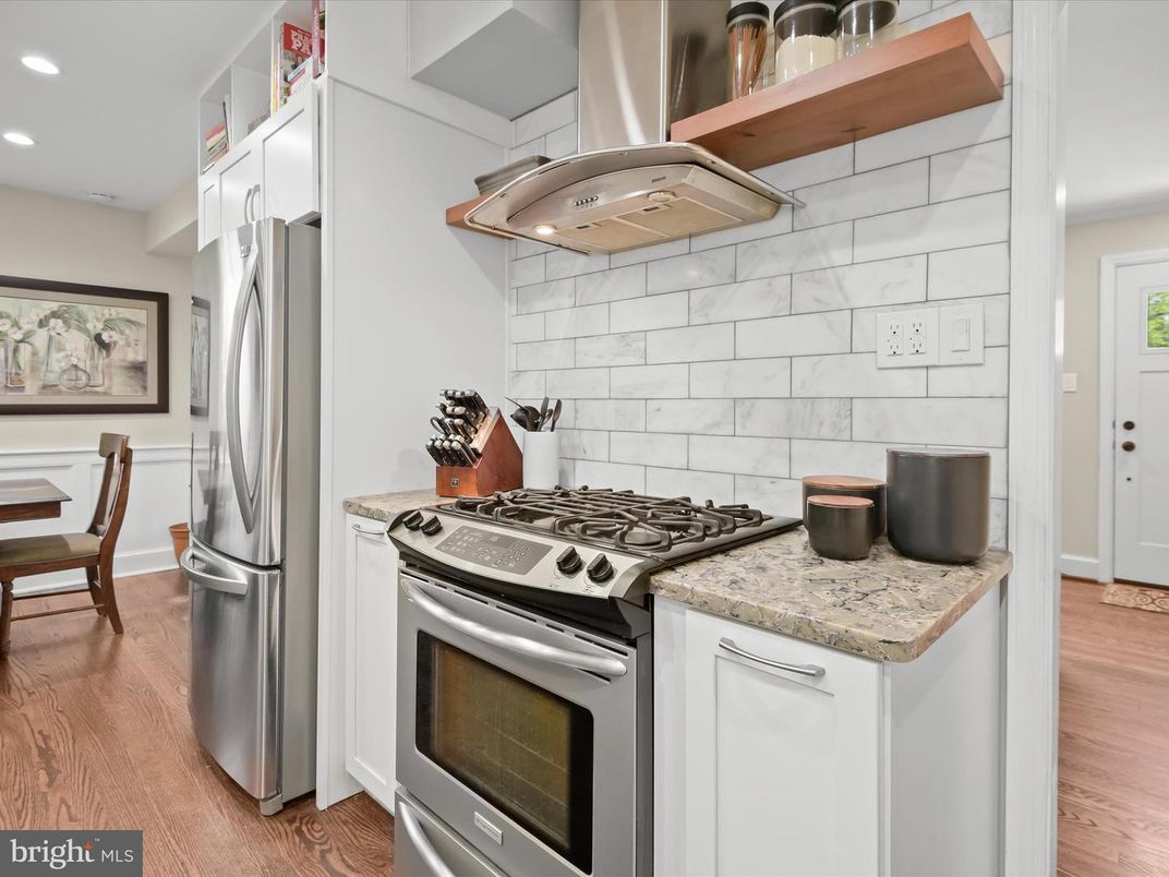 Dining room, Interior, Kitchen, Recessed Lighting, Stainless Steel Appliances, Wood Texture Flooring