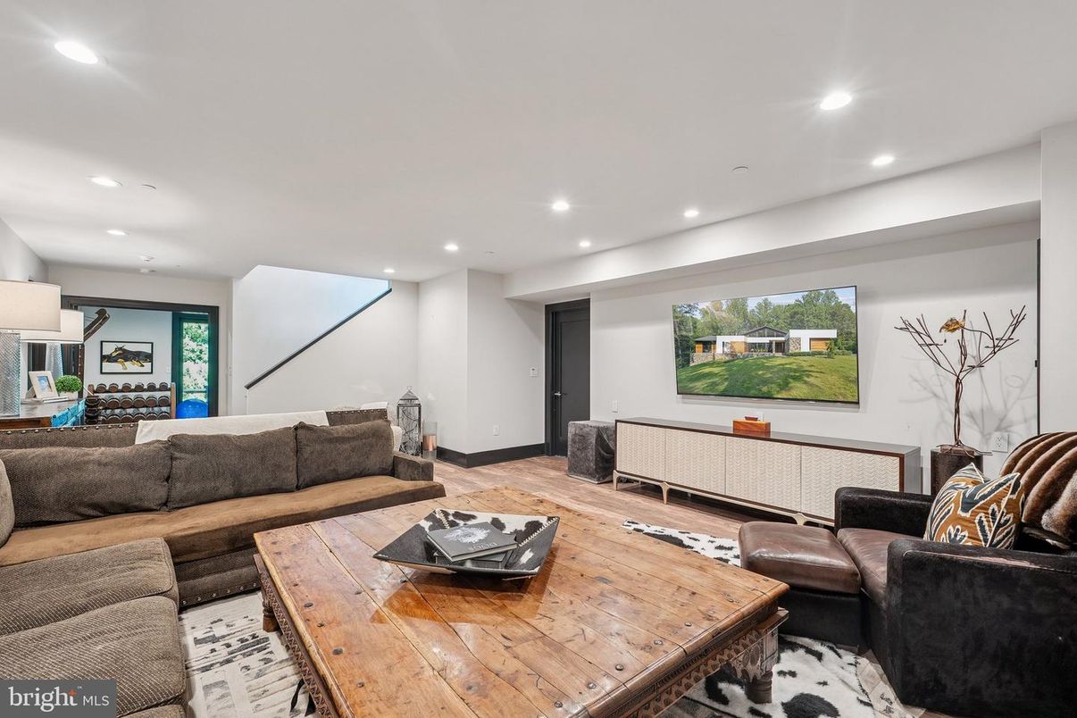 Interior, Living room, Recessed Lighting, Wood Texture Flooring