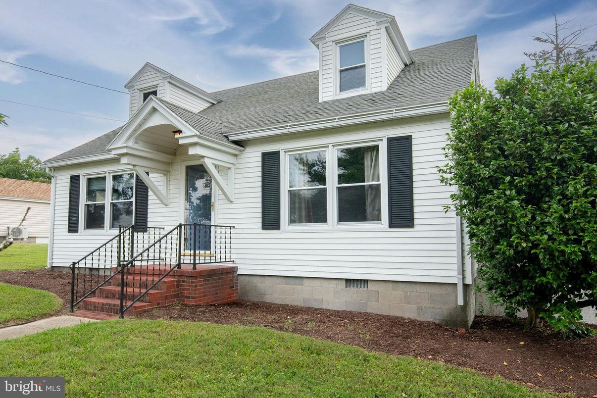 Exterior, Facade, Cape Cod