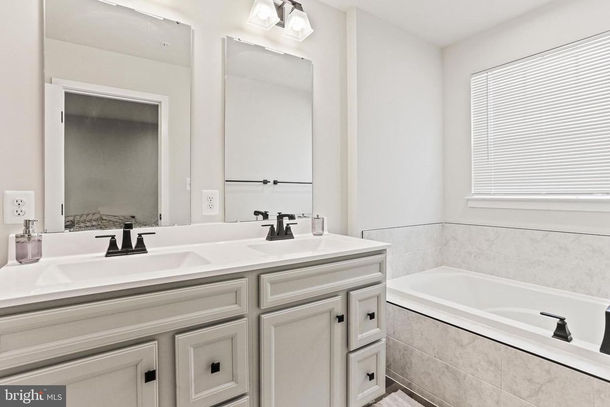 Bathroom, Dual Sink Vanities, Interior