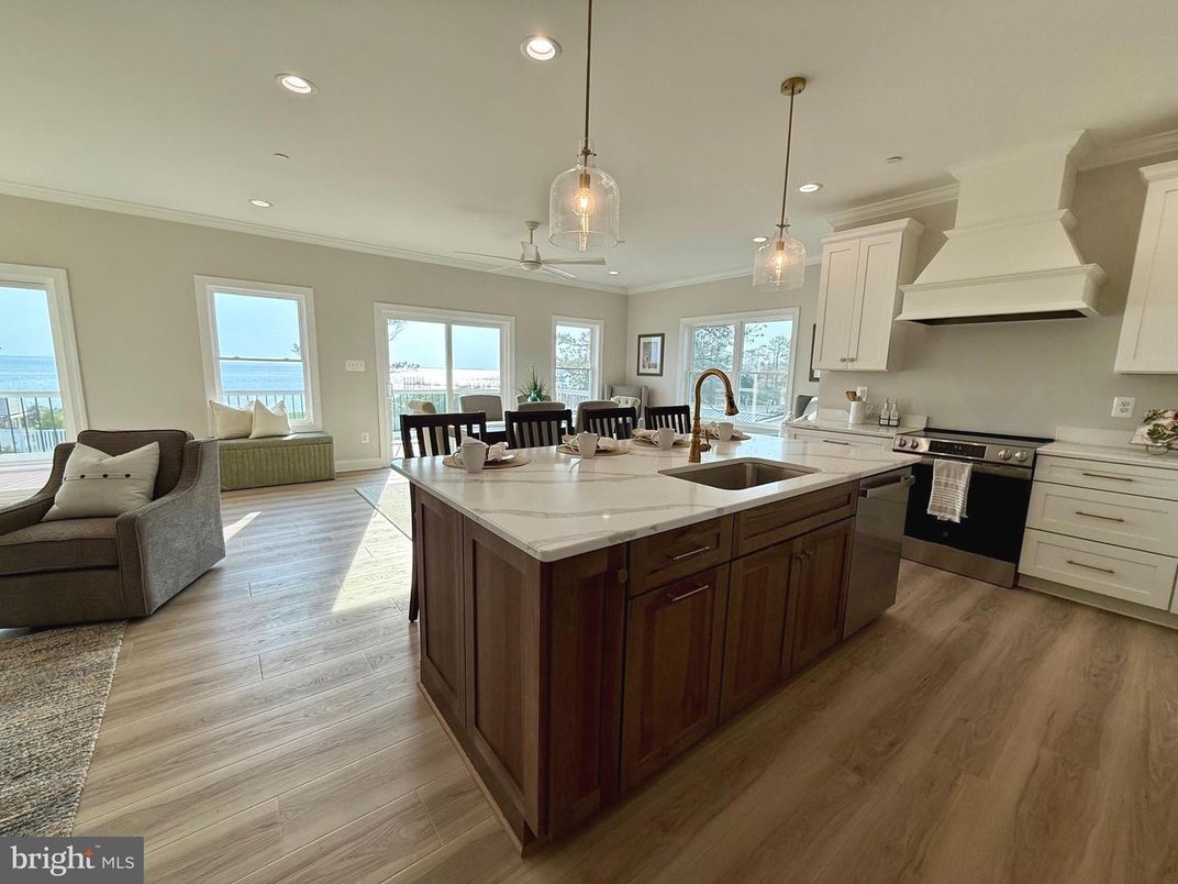 Dining room, Interior, Kitchen, Pendant Lights, Recessed Lighting, Stainless Steel Appliances, Wood Texture Flooring