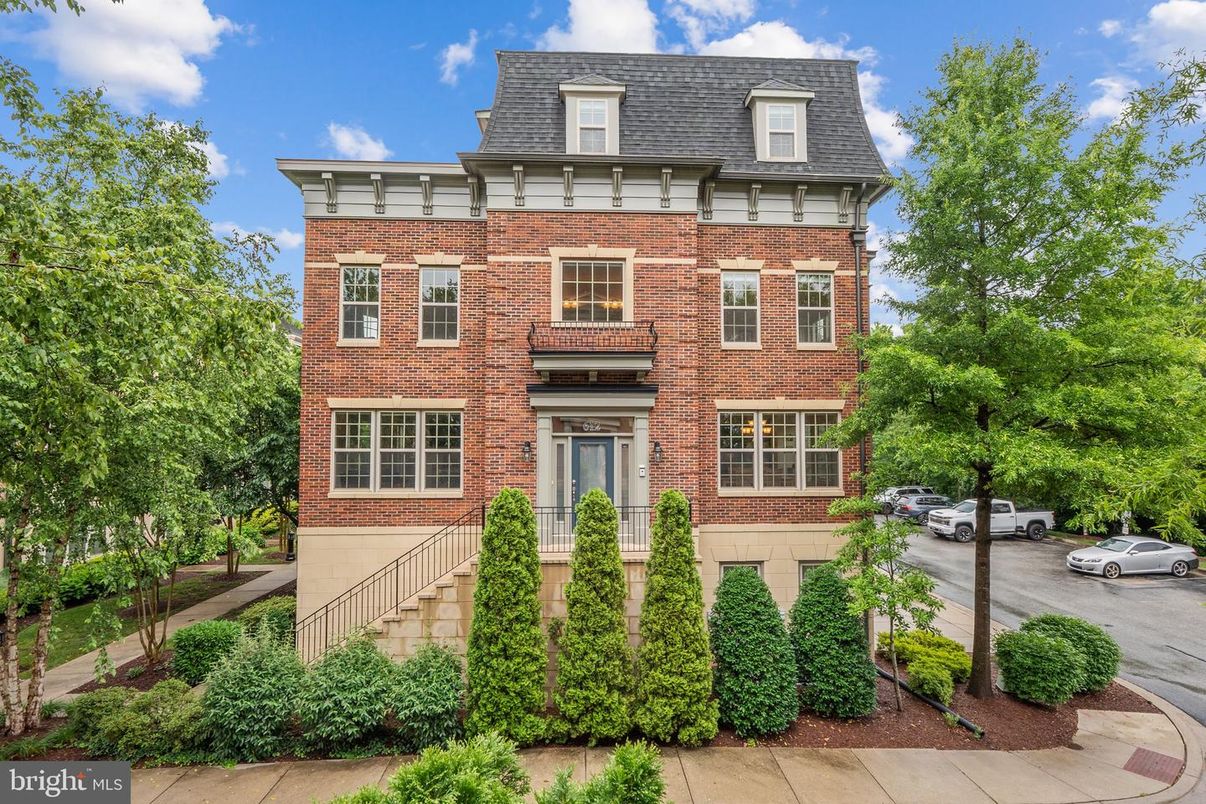 Exterior, Facade, Brick Facade, Georgian