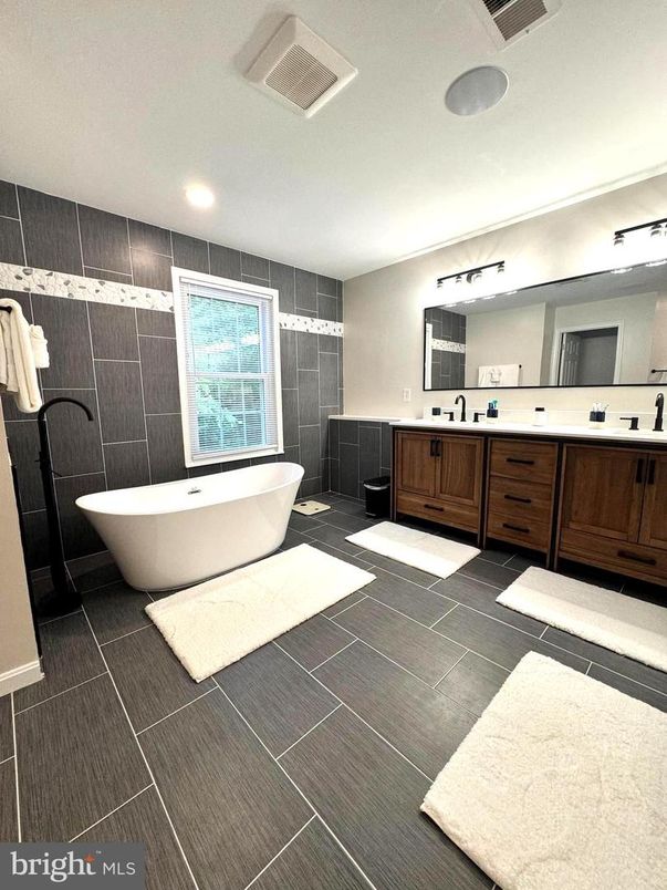 Bathroom, Dual Sink Vanities, Free Standing Baths, Interior, Recessed Lighting