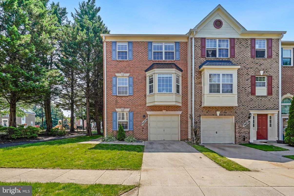 Attached, Exterior, Facade, Brick Facade, Rowhouse