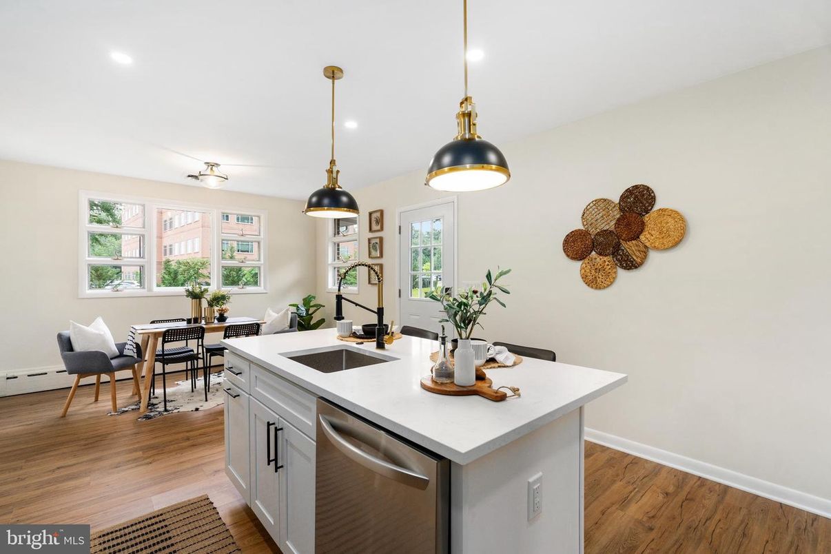 Dining room, Interior, Kitchen, Pendant Lights, Recessed Lighting, Wood Texture Flooring