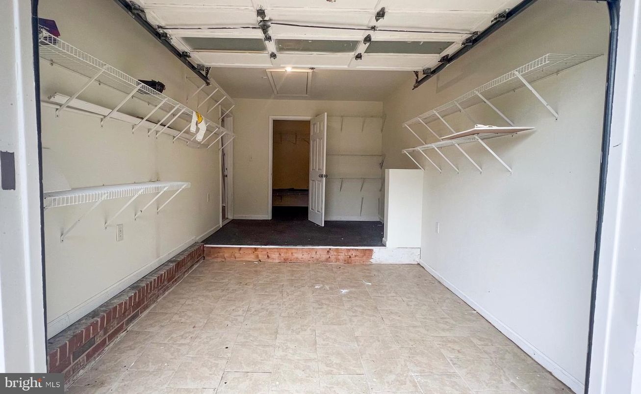 Garage, Interior, Walk-in Closets