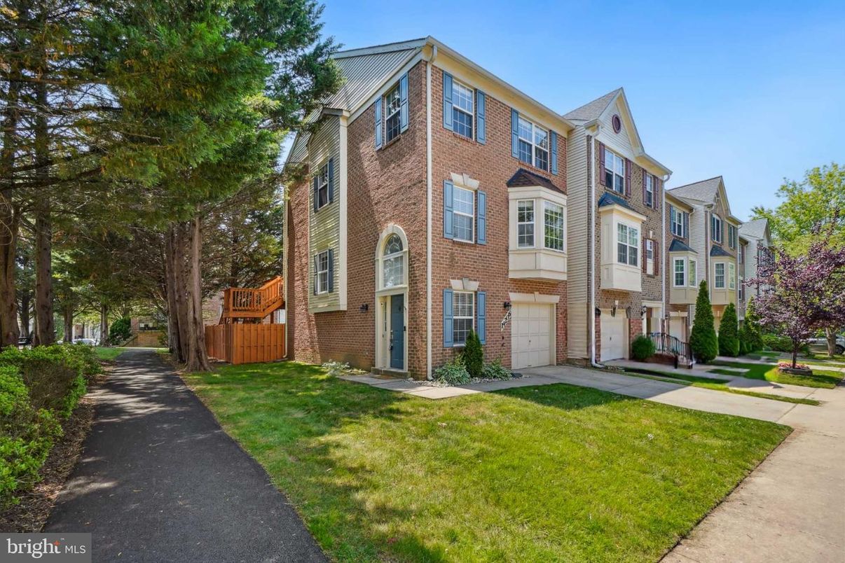 Attached, Backyard, Exterior, Facade, Brick Facade, Rowhouse