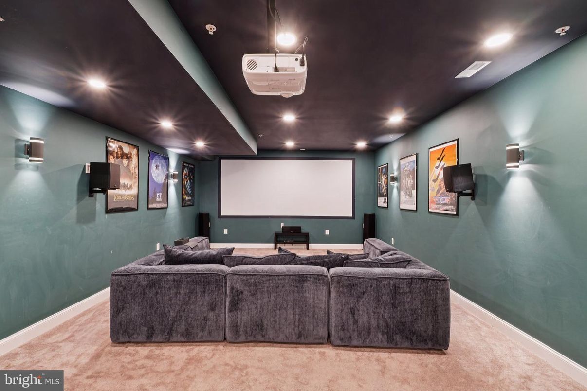 Interior, Projection Screen, Recessed Lighting, Theatre Room