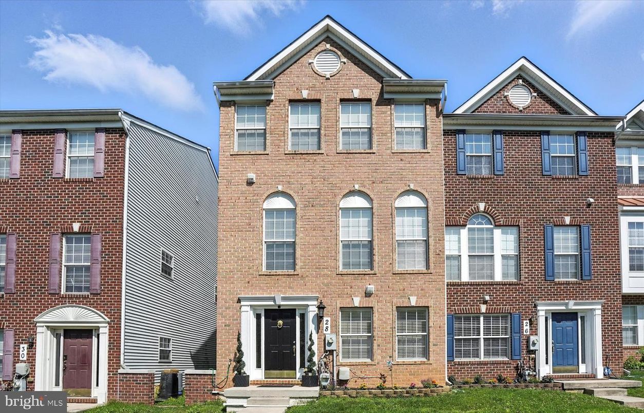 Exterior, Facade, Brick Facade, Rowhouse