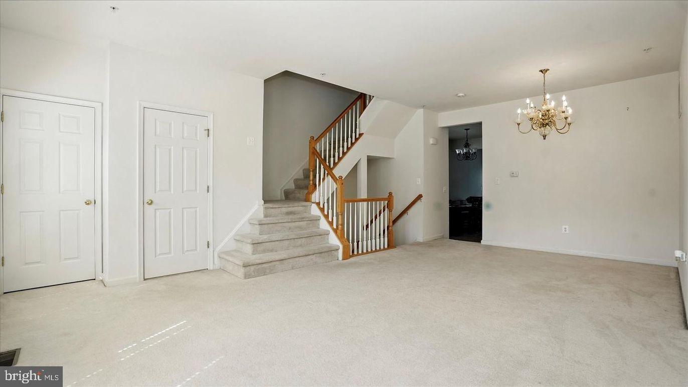 Chandelier, Empty room, Interior