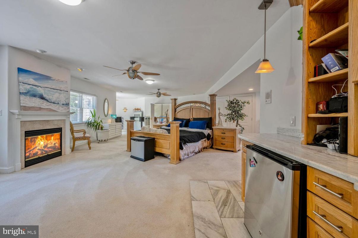 Bedroom, Fireplace, Interior, Kitchen, Pendant Lights, Recessed Lighting