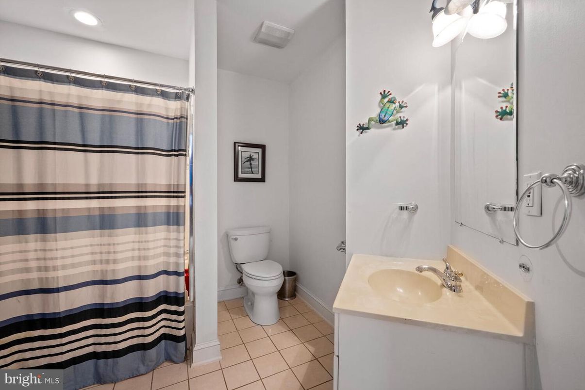 Bathroom, Interior, Recessed Lighting