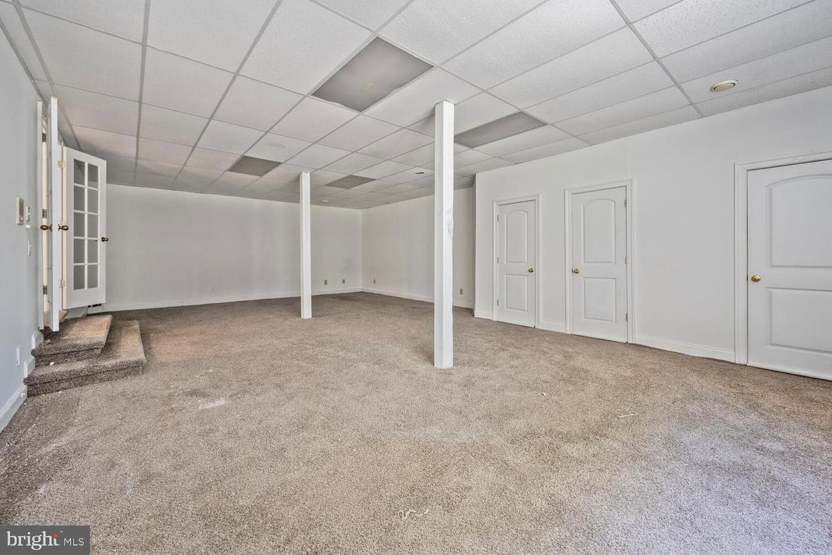 Empty room, Interior, Recessed Lighting