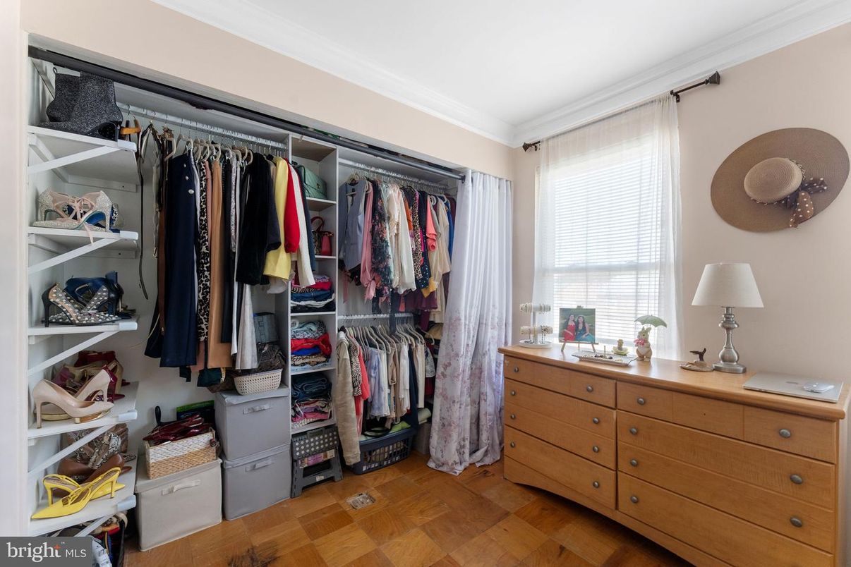 Interior, Walk-in Closets, Wood Texture Flooring