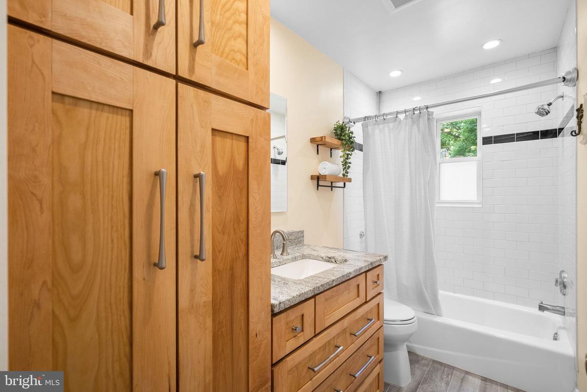 Bathroom, Interior, Recessed Lighting, Wood Texture Flooring