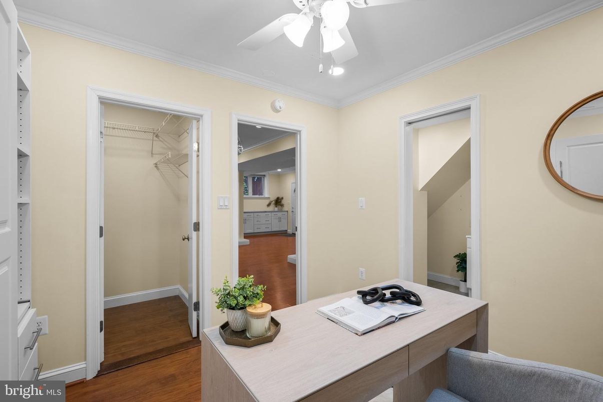 Home Office, Interior, Recessed Lighting, Wood Texture Flooring