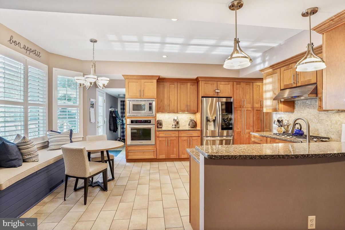 Chandelier, Dining room, Interior, Kitchen, Pendant Lights, Recessed Lighting, Stainless Steel Appliances