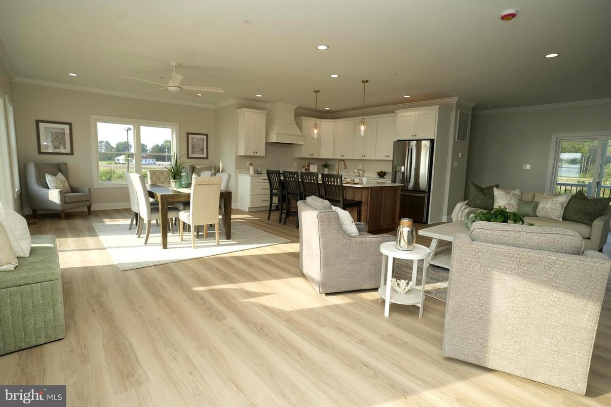 Dining room, Interior, Kitchen, Living room, Pendant Lights, Recessed Lighting, Stainless Steel Appliances, Wood Texture Flooring