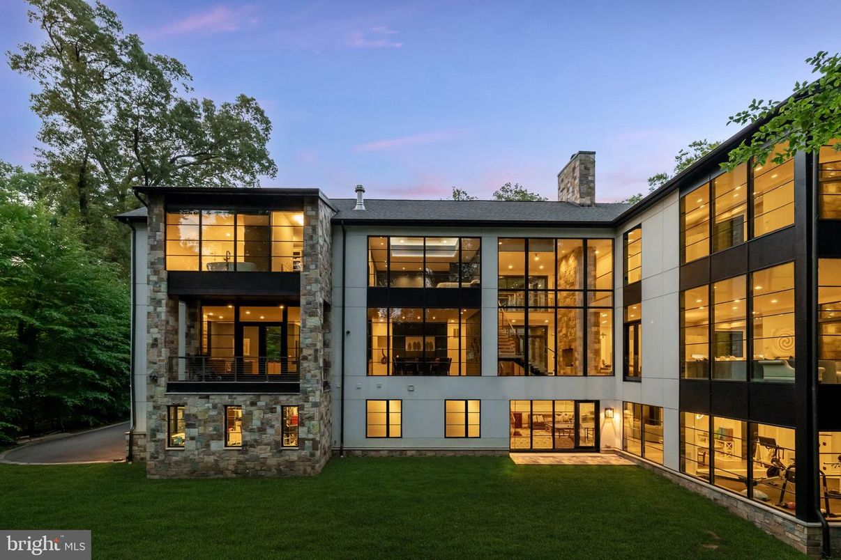 Backyard, Exterior, Facade, Modern