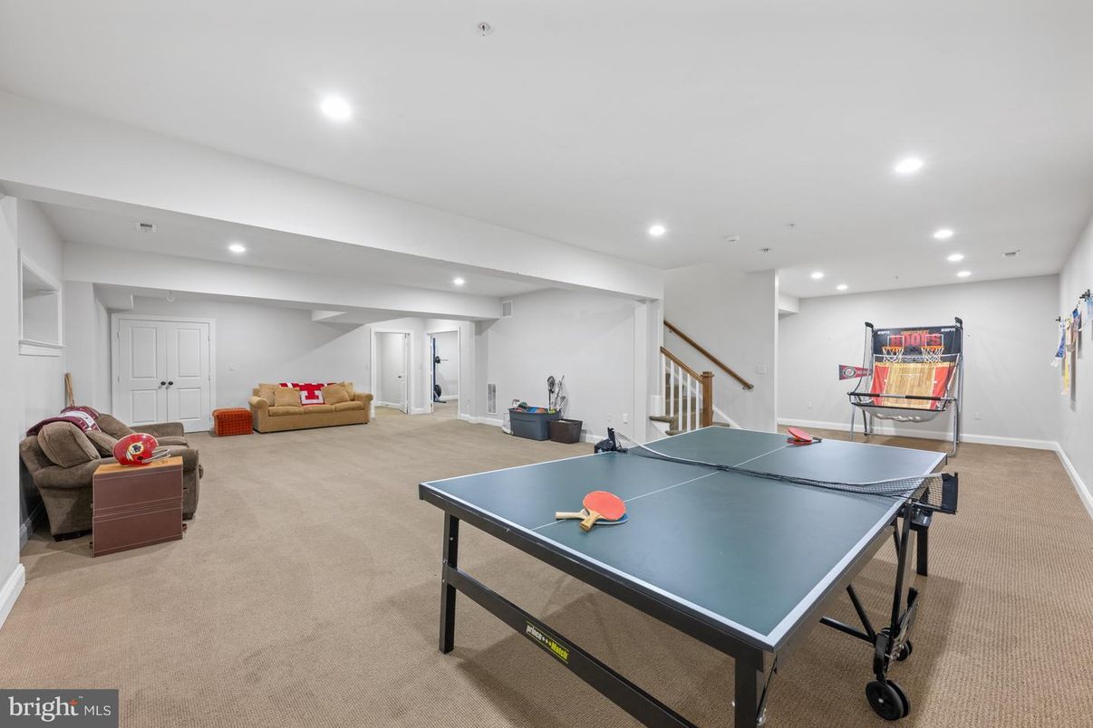Game Room, Interior, Recessed Lighting