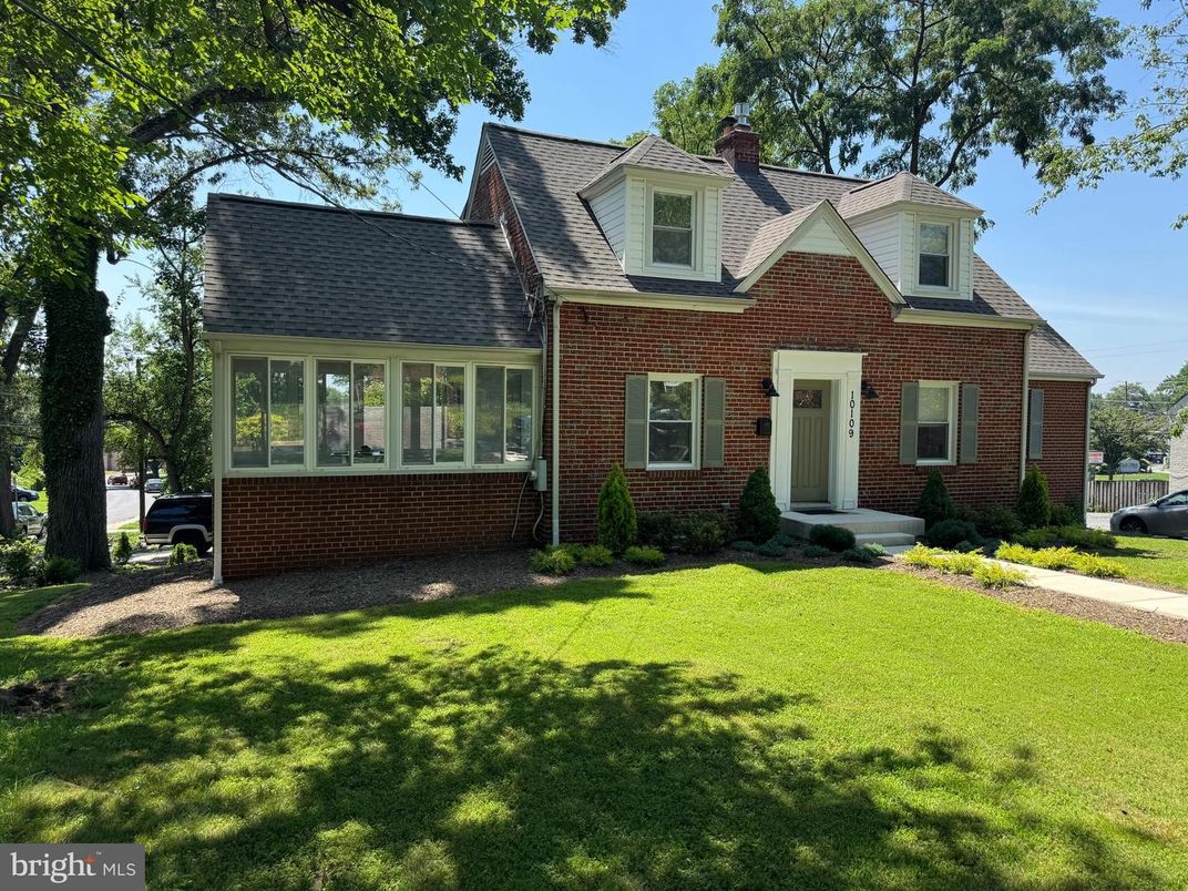 Exterior, Facade, Brick Facade, Cape Cod