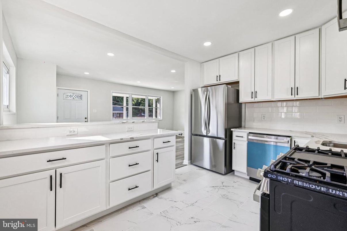 Interior, Kitchen, Marble, Recessed Lighting, Stainless Steel Appliances