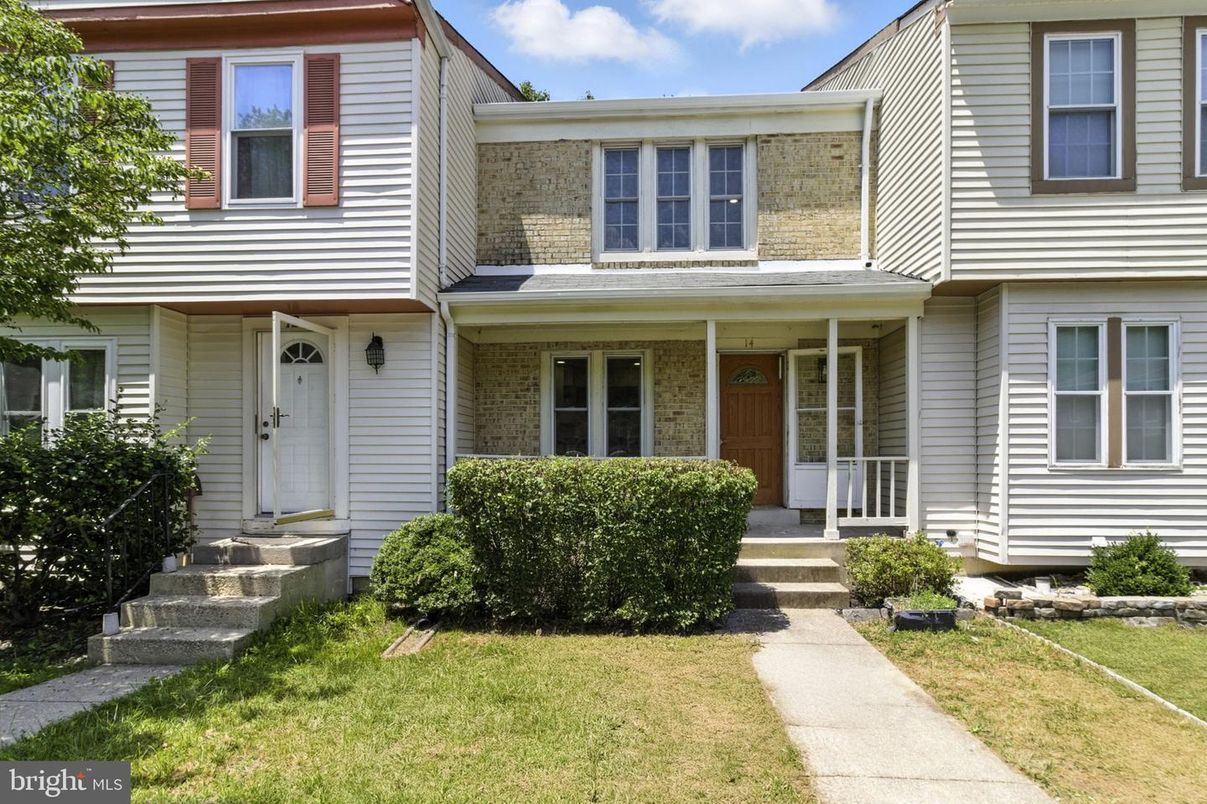 Exterior, Facade, Brick Facade, Rowhouse