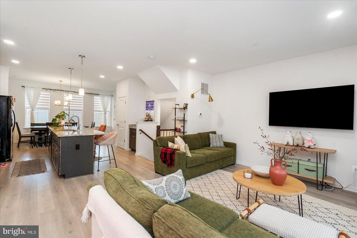 Dining room, Interior, Kitchen, Living room, Pendant Lights, Recessed Lighting, Wood Texture Flooring