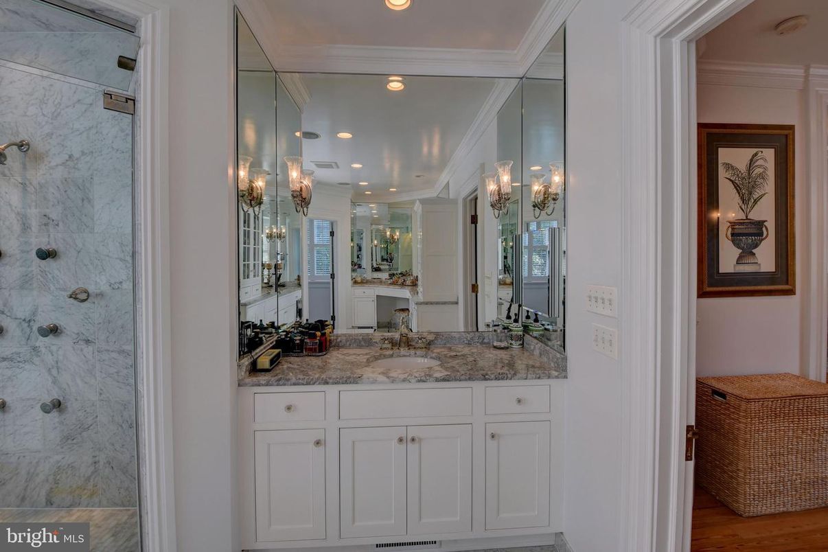 Bathroom, Interior, Marble Walls, Recessed Lighting