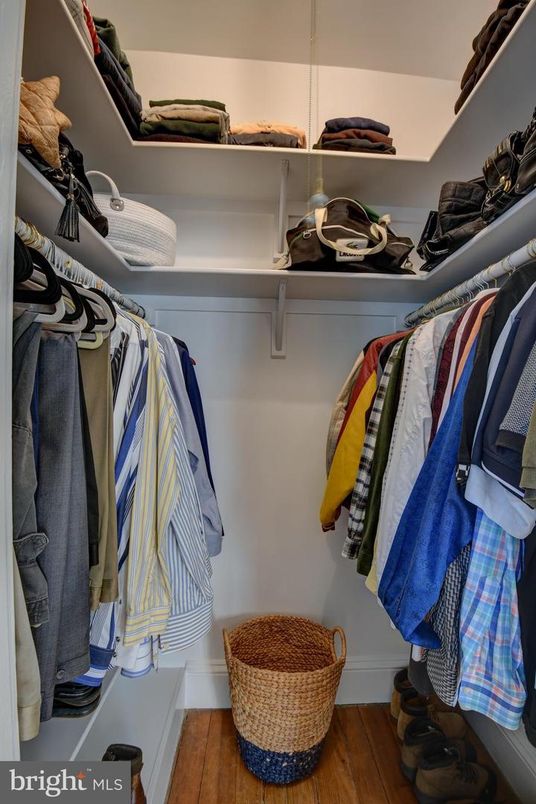 Interior, Walk-in Closets, Wood Texture Flooring