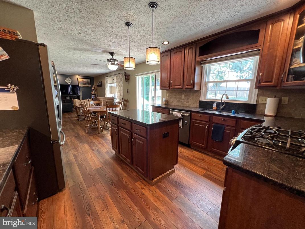 Dining room, Interior, Kitchen, Pendant Lights, Recessed Lighting, Wood Texture Flooring