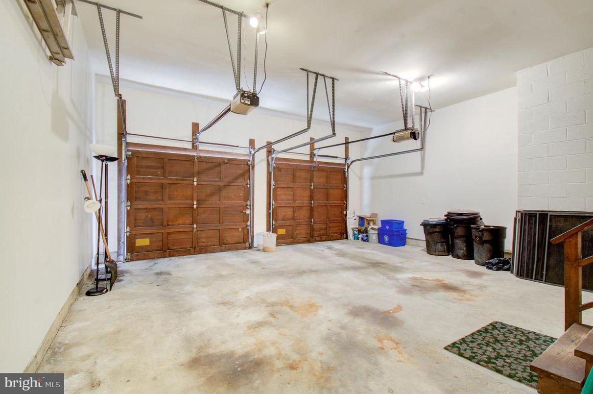 Garage, Interior