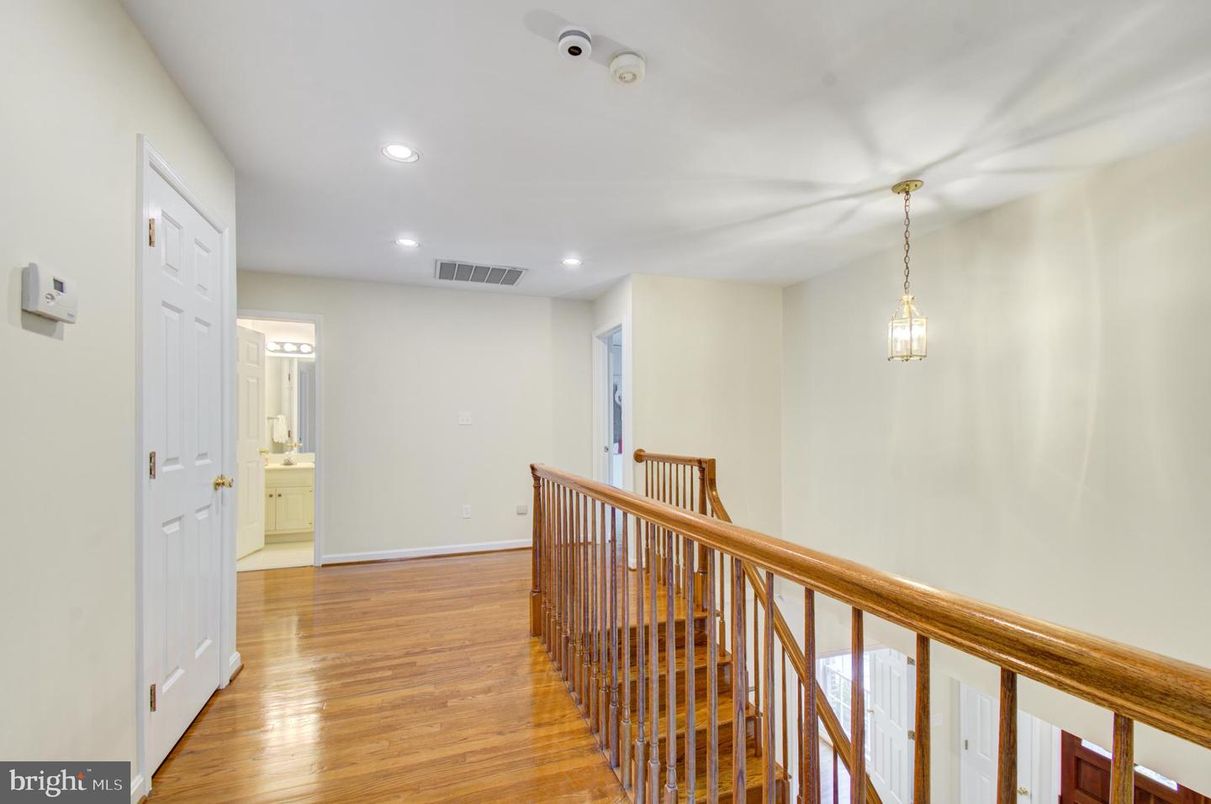 Interior, Pendant Lights, Recessed Lighting, Wood Texture Flooring