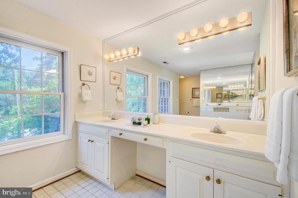 Bathroom, Dual Sink Vanities, Interior