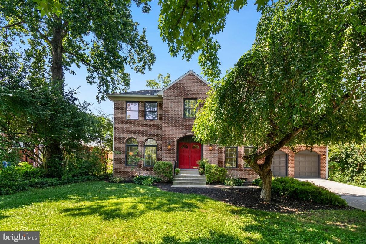 Attached, Backyard, Exterior, Facade, Brick Facade, Tudor Revival
