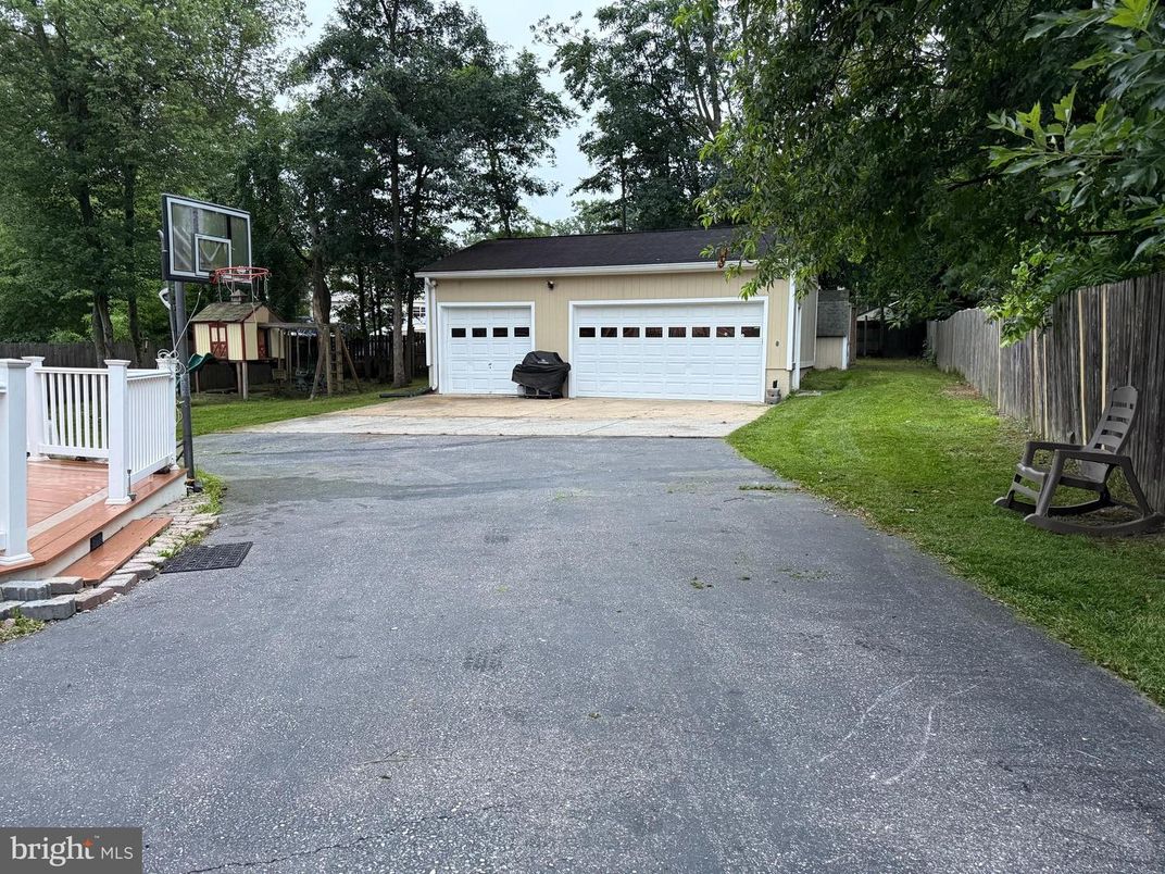 Detached Garage, Exterior